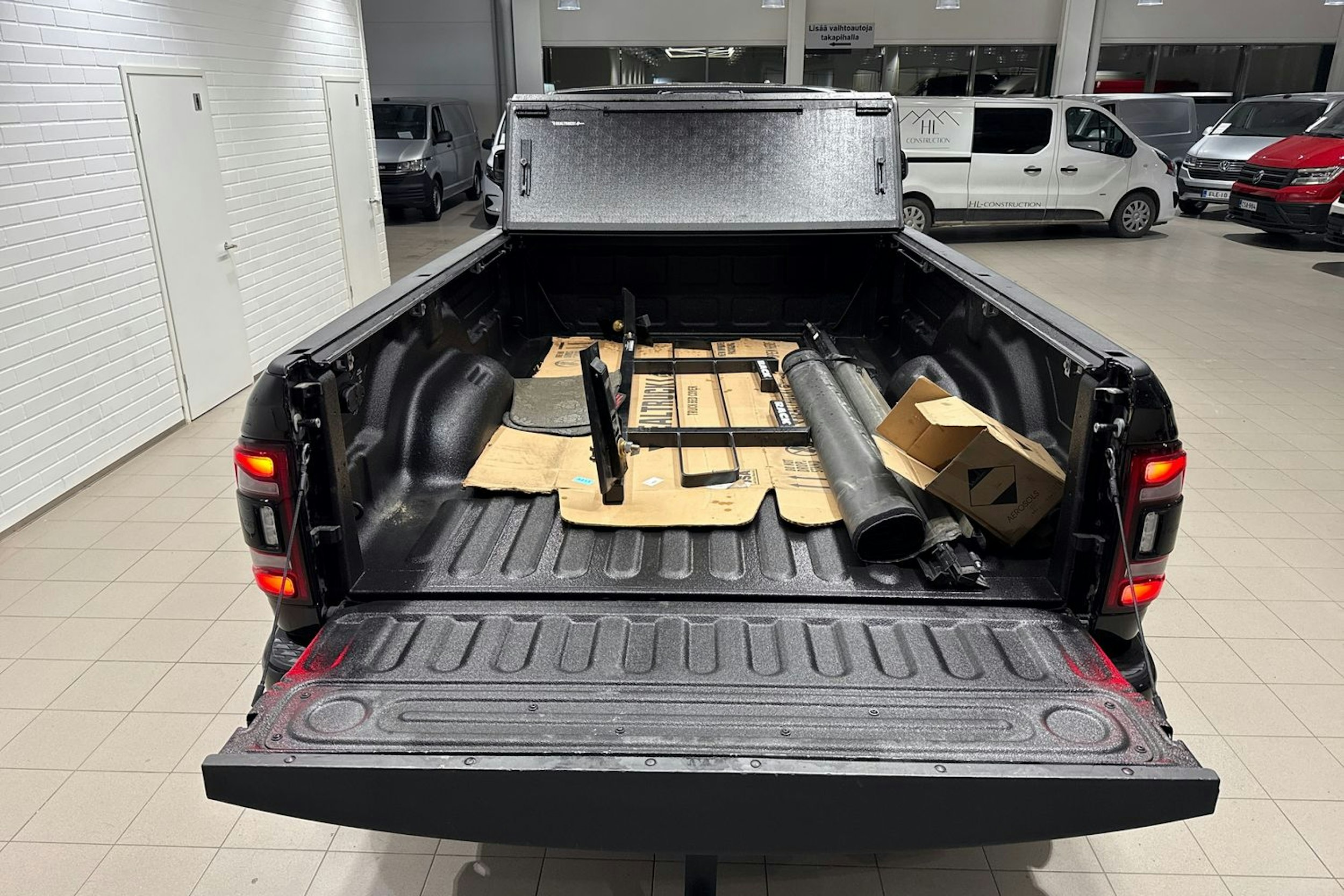 musta Dodge RAM 2021 kuva 13.