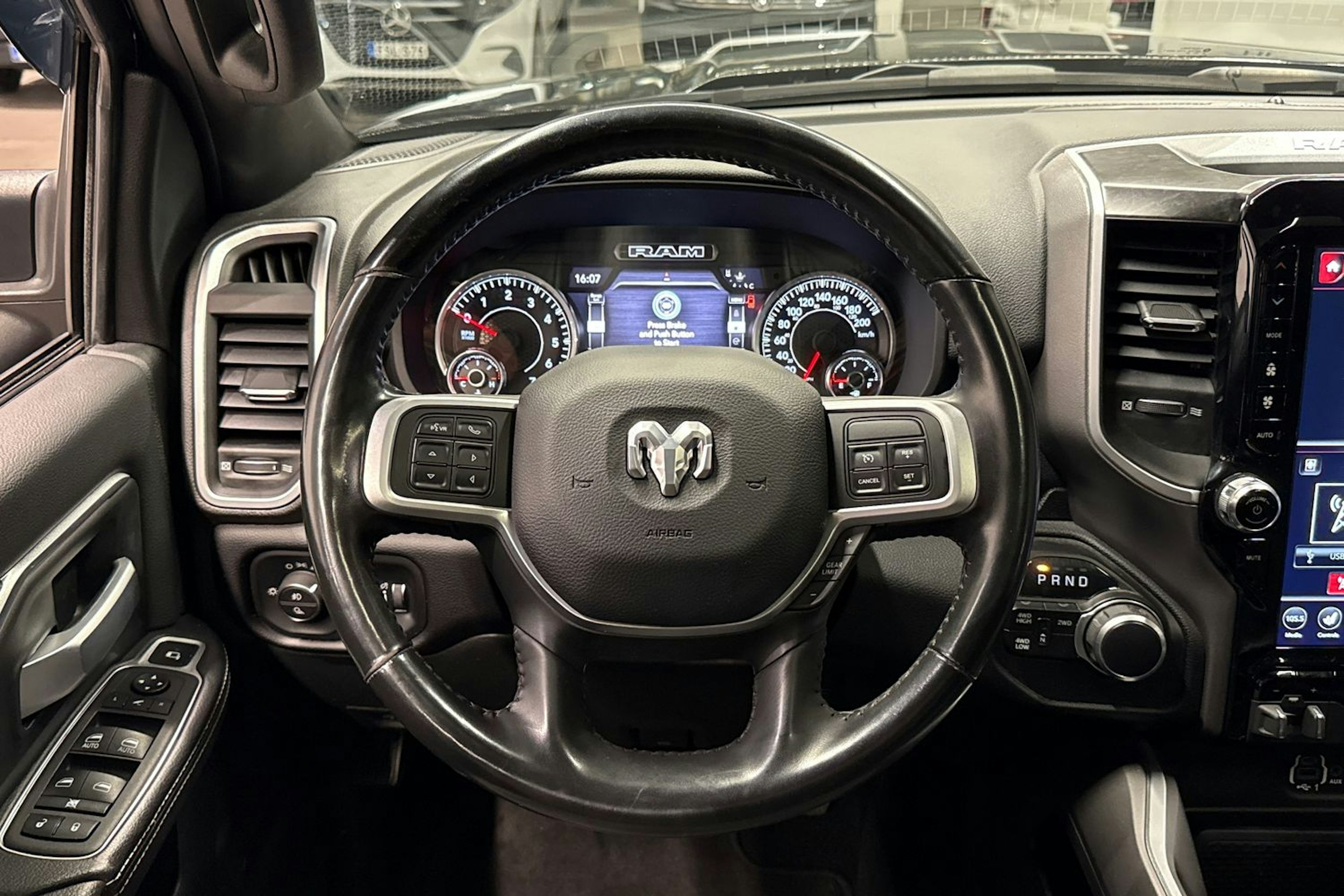 musta Dodge RAM 2021 kuva 17.