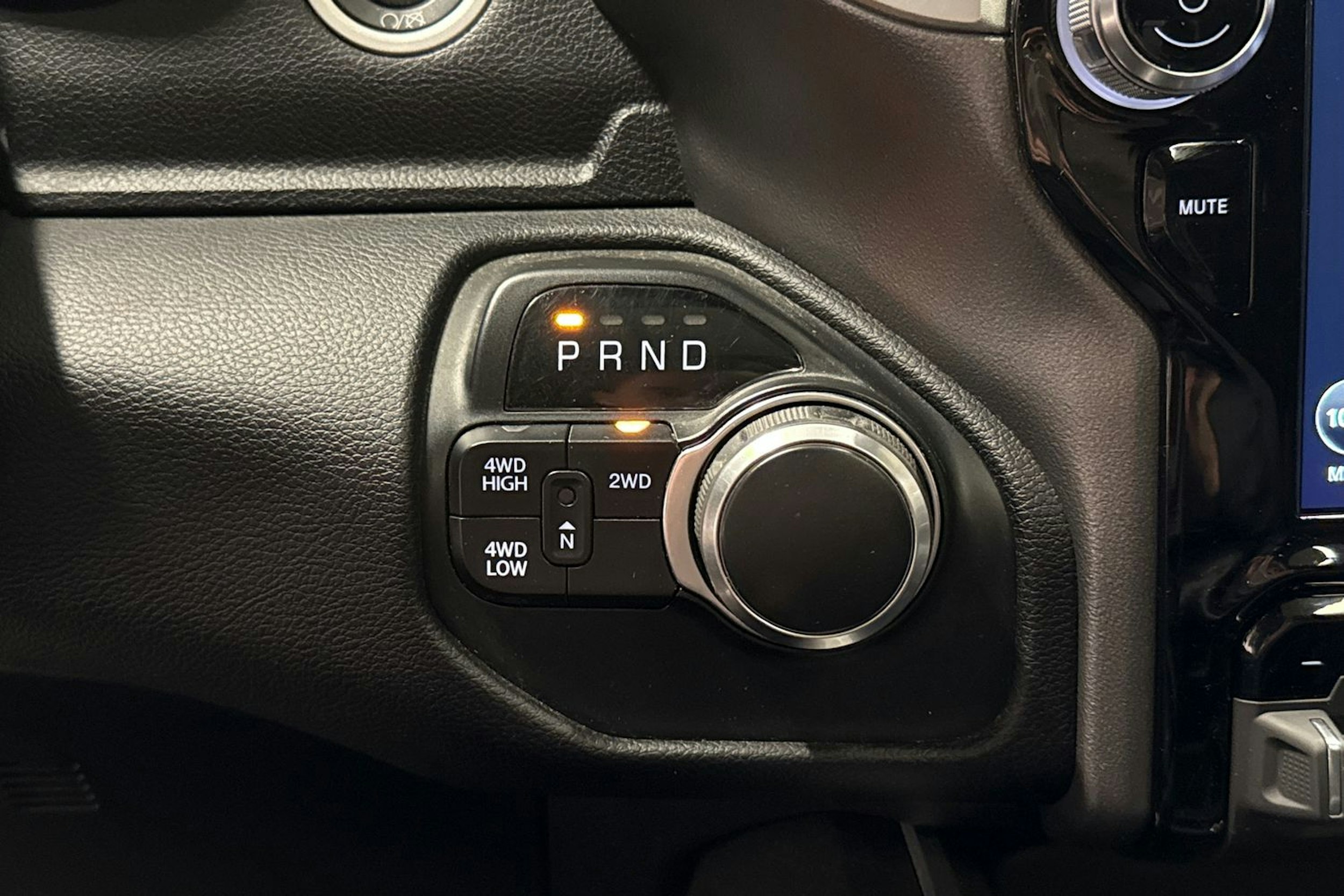 musta Dodge RAM 2021 kuva 24.