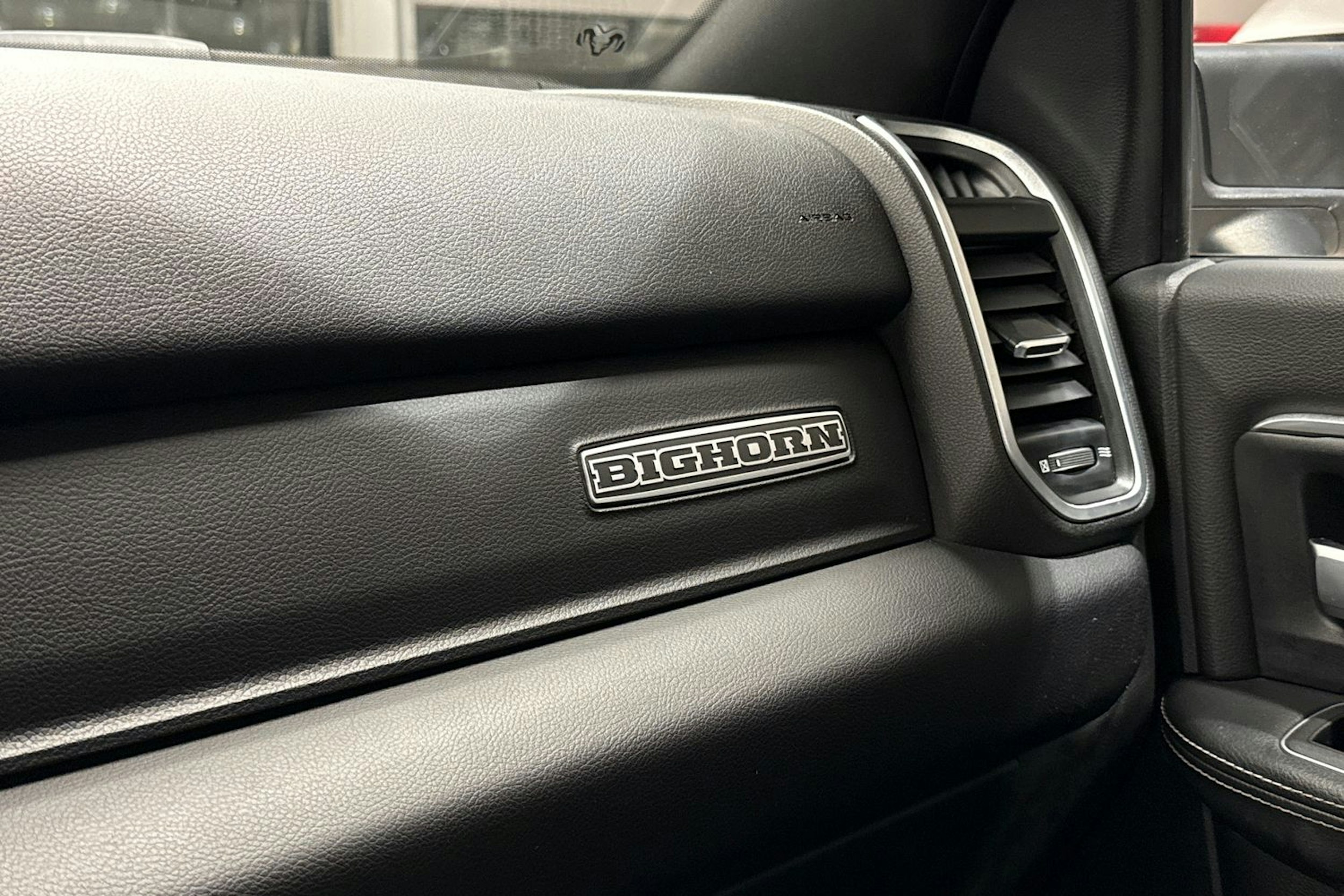 musta Dodge RAM 2021 kuva 26.