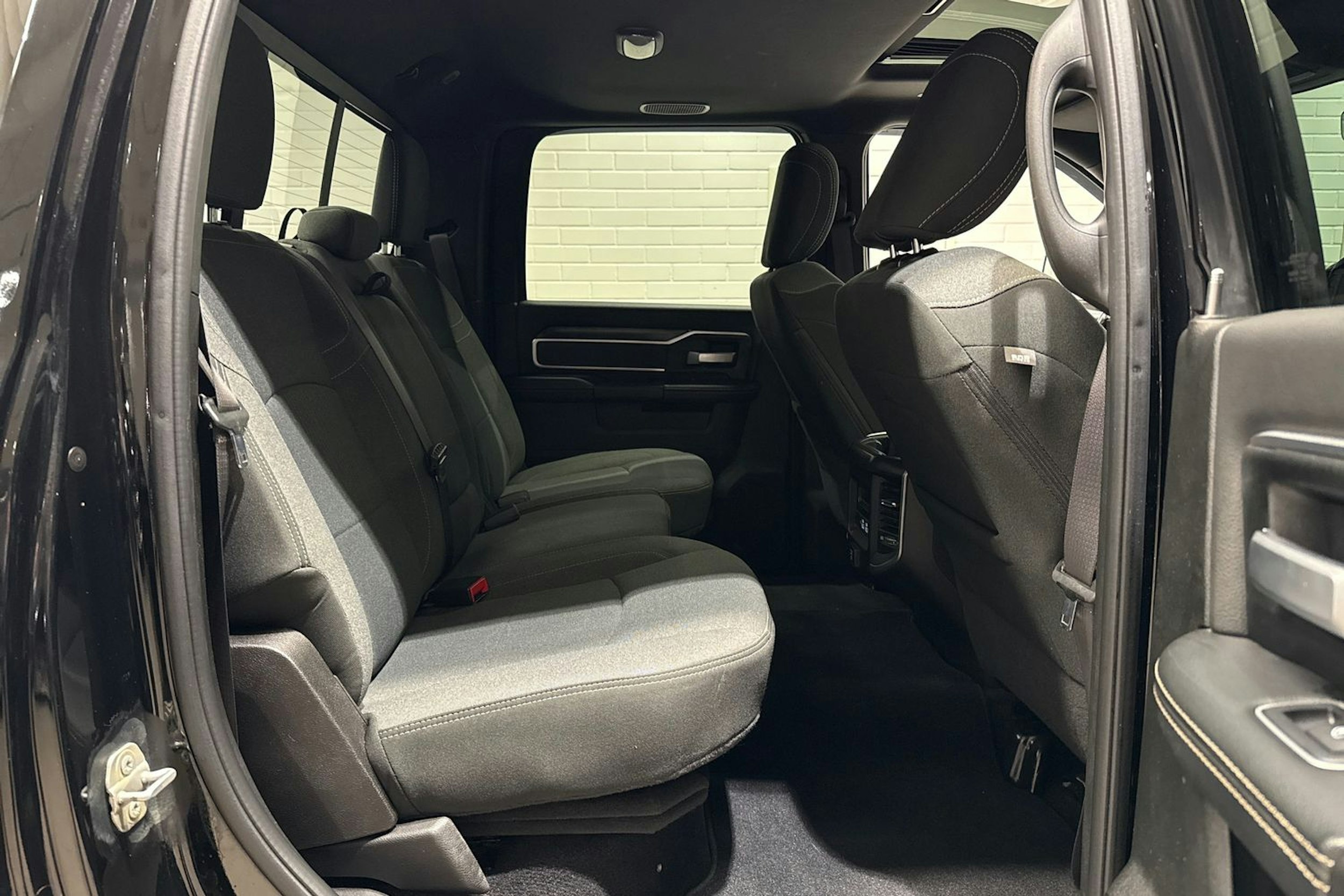 musta Dodge RAM 2021 kuva 31.