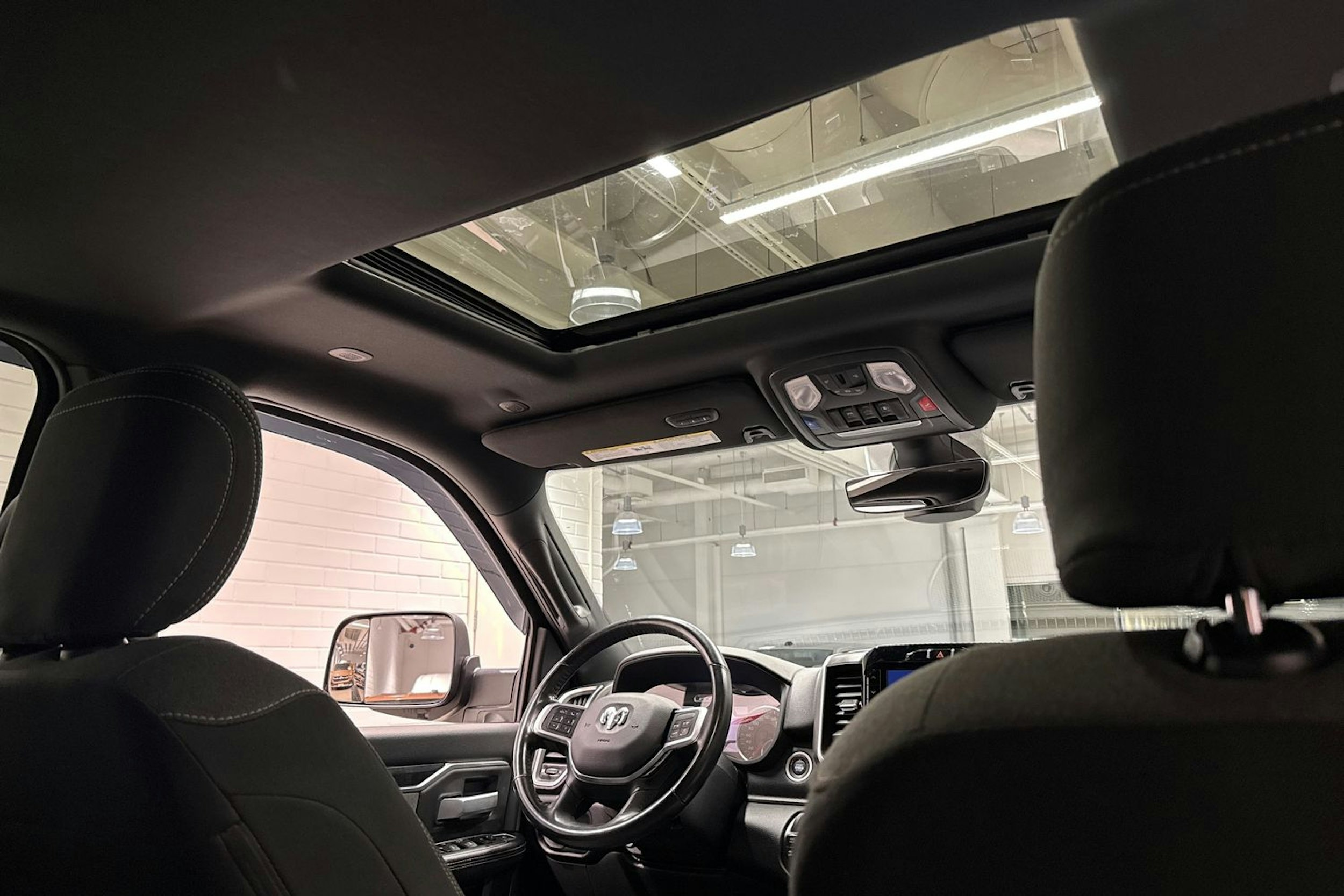 musta Dodge RAM 2021 kuva 32.