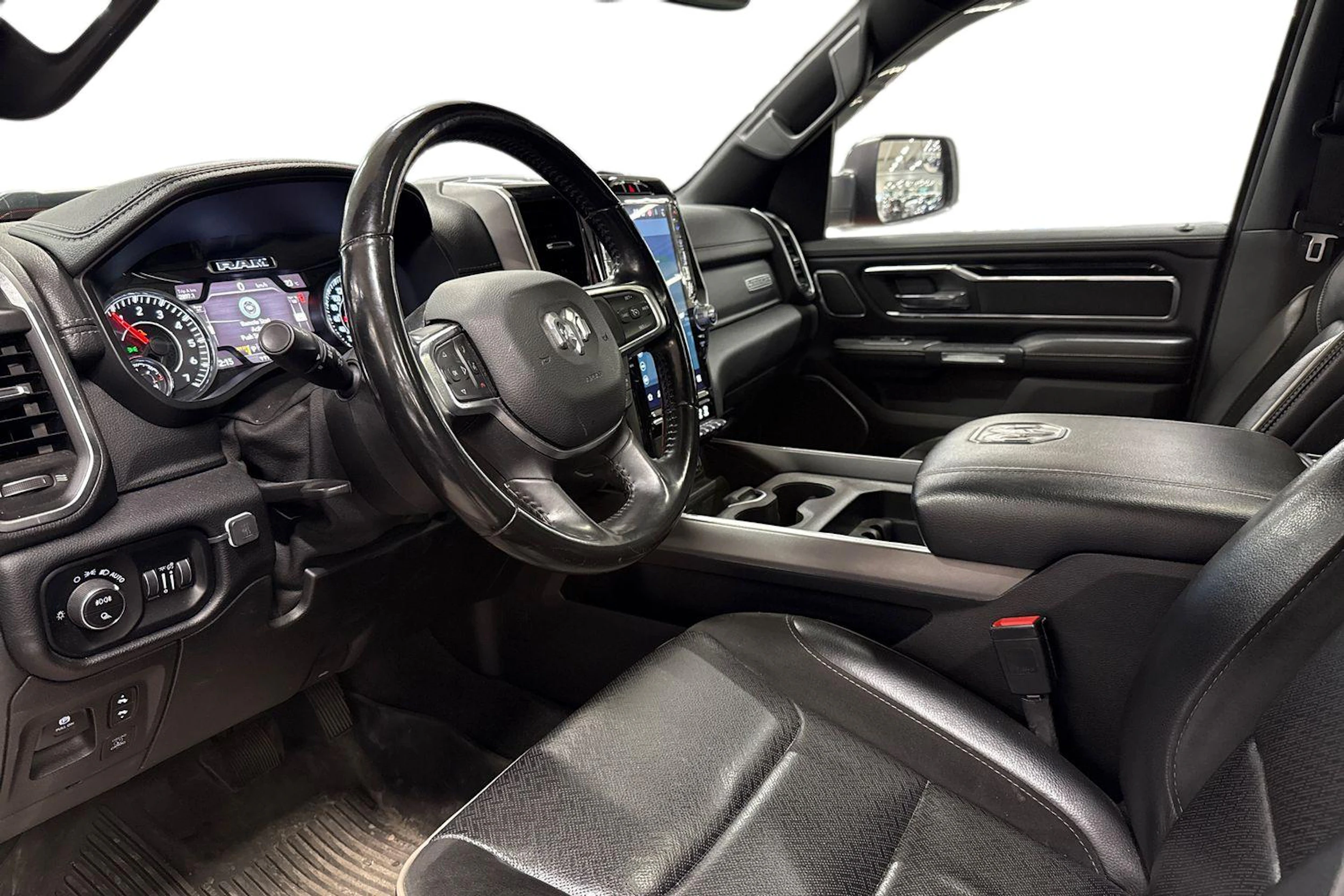 punainen Dodge RAM 2022 kuva 3.