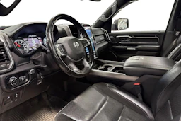 punainen Dodge RAM 2022 kuva 3.