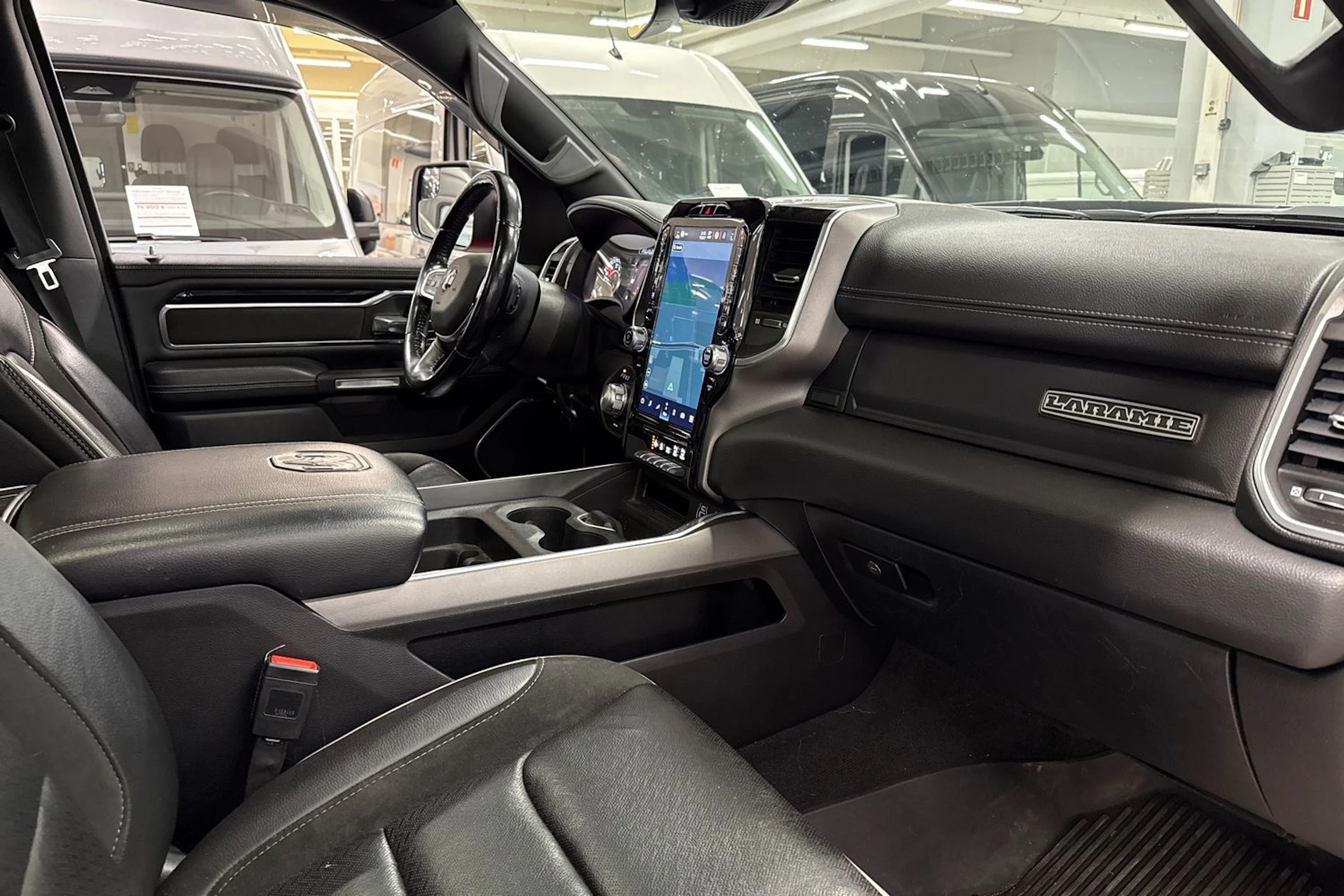 punainen Dodge RAM 2022 kuva 4.