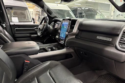 punainen Dodge RAM 2022 kuva 4.