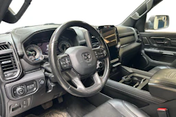valkoinen Dodge RAM 2022 kuva 3.