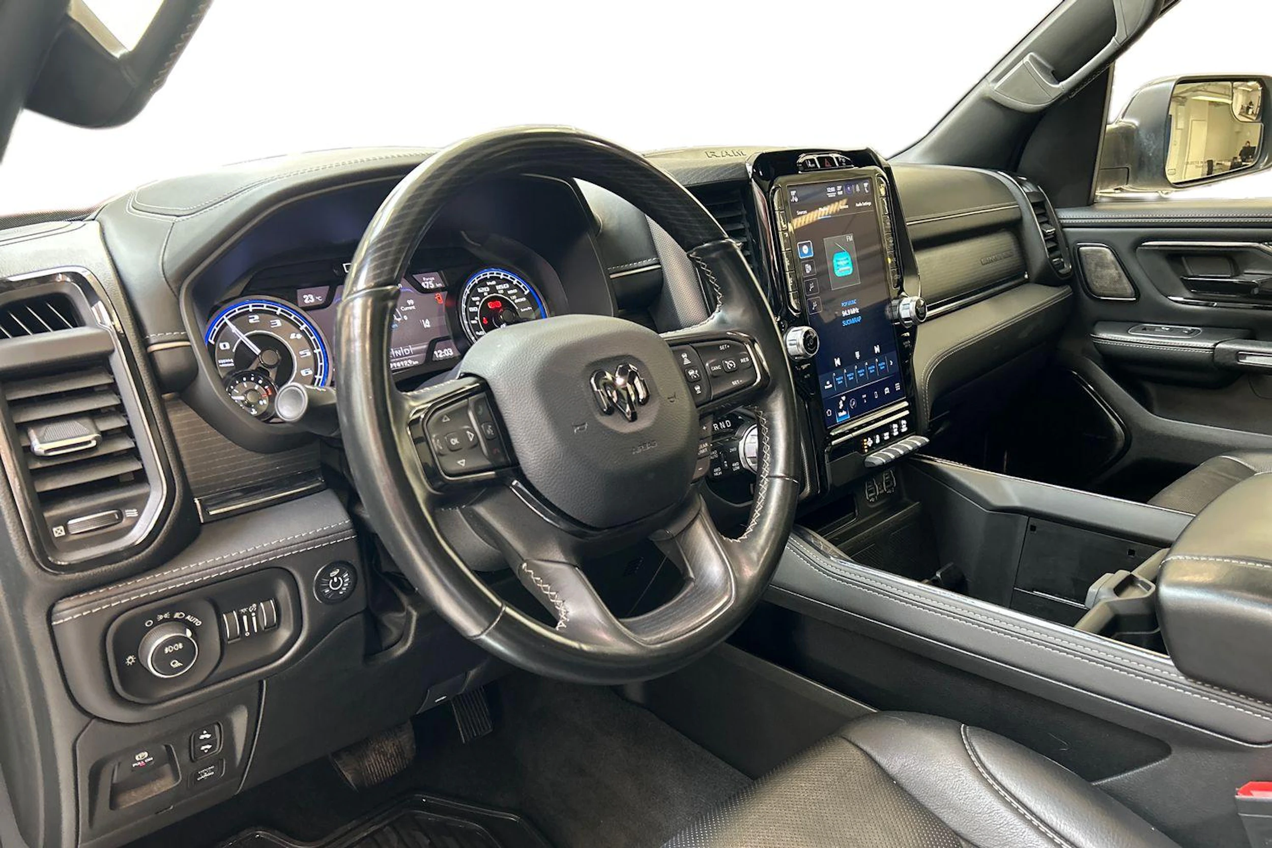 valkoinen Dodge RAM 2022 kuva 8.