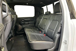 valkoinen Dodge RAM 2022 kuva 11.