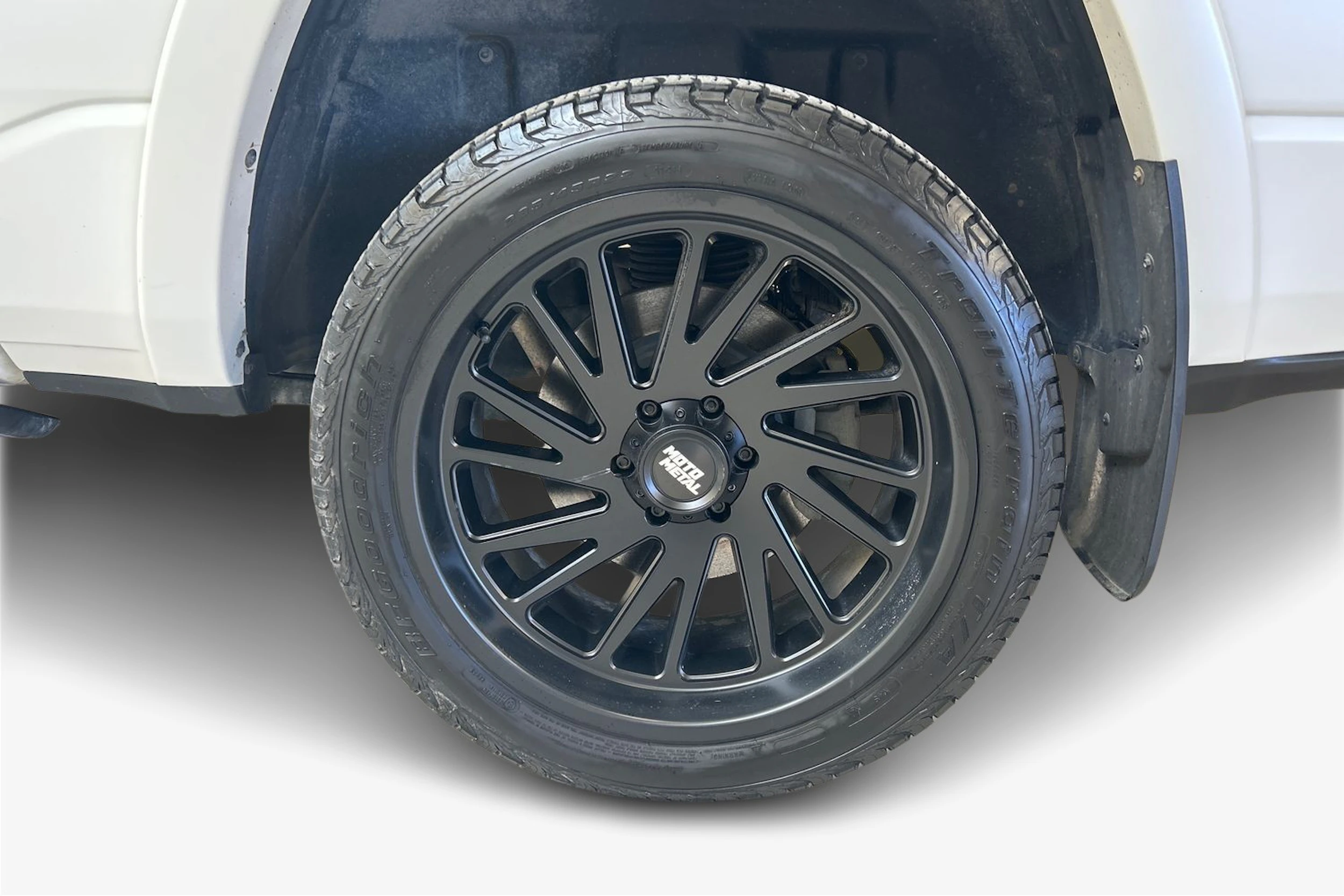 valkoinen Dodge RAM 2022 kuva 12.