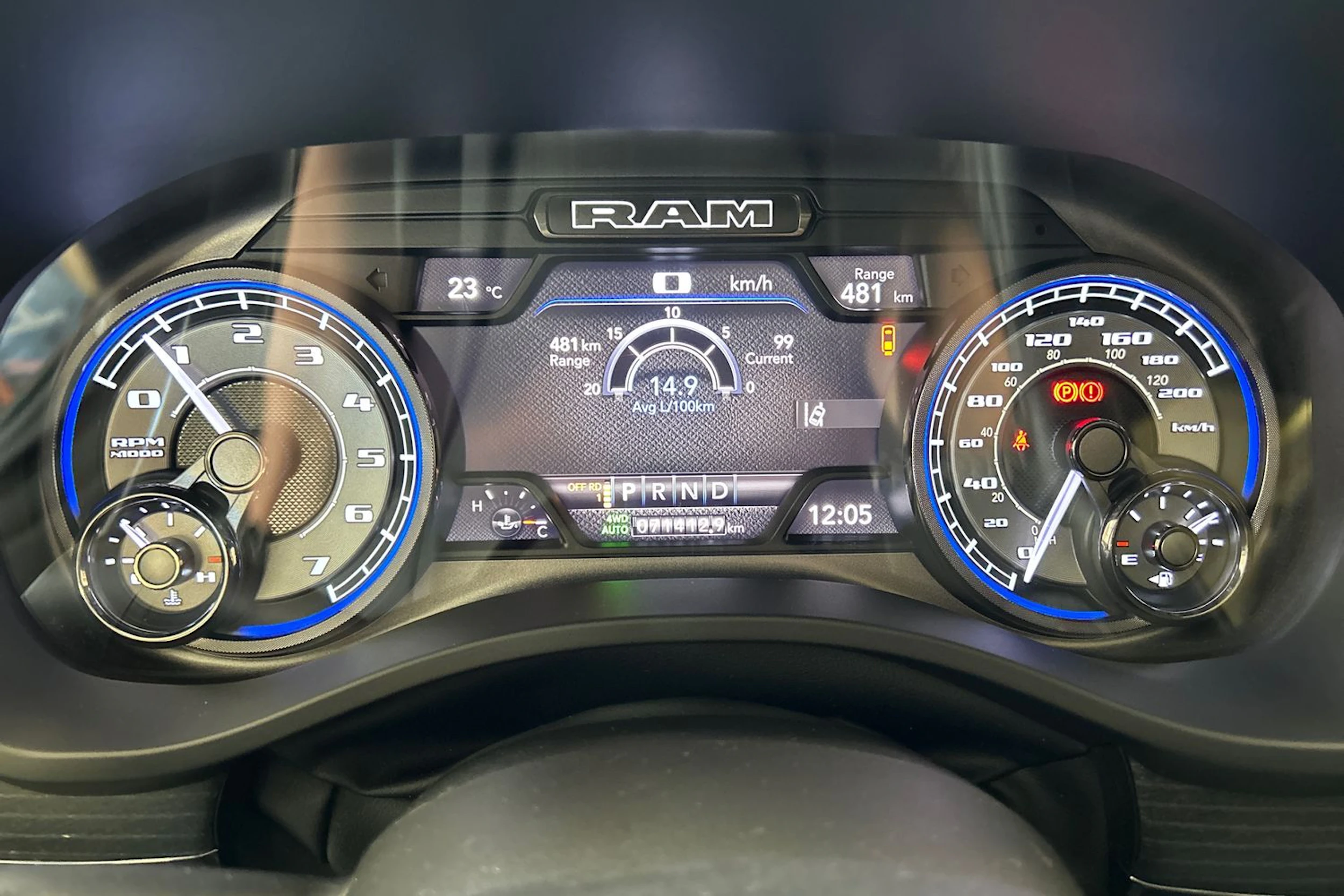 valkoinen Dodge RAM 2022 kuva 15.