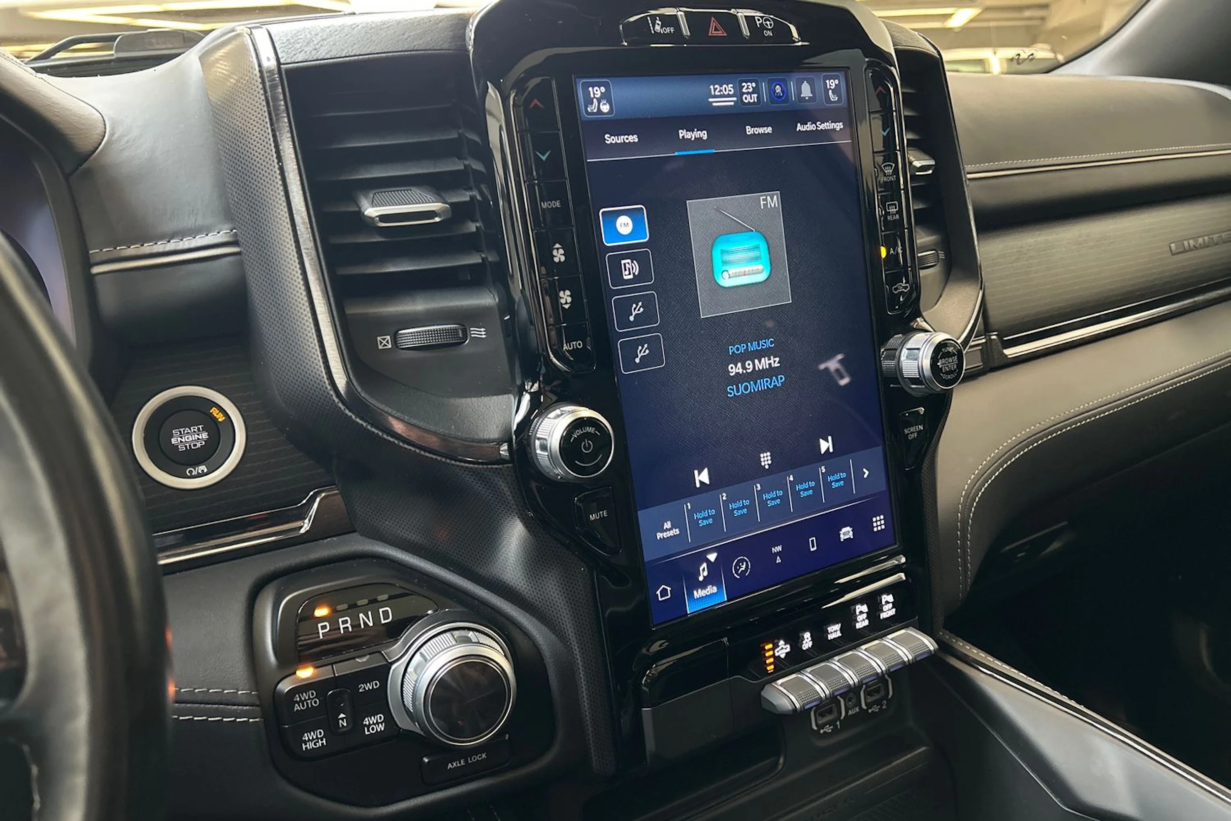valkoinen Dodge RAM 2022 kuva 18.