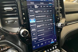 valkoinen Dodge RAM 2022 kuva 20.