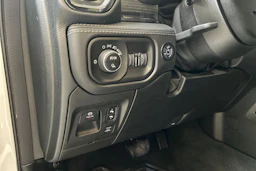 valkoinen Dodge RAM 2022 kuva 24.