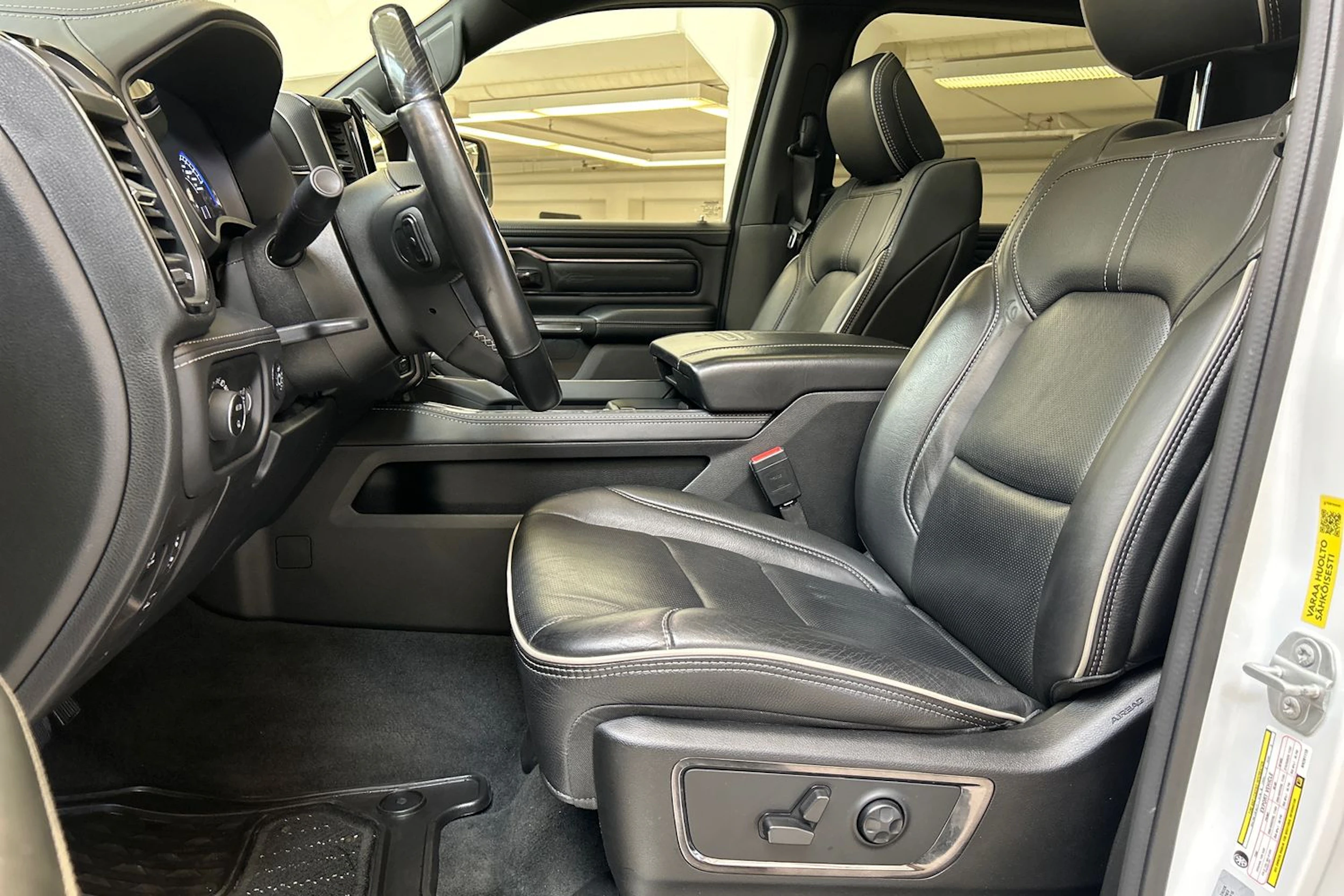 valkoinen Dodge RAM 2022 kuva 26.