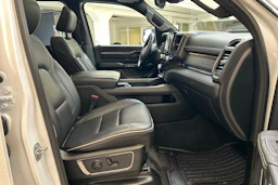 valkoinen Dodge RAM 2022 kuva 28.