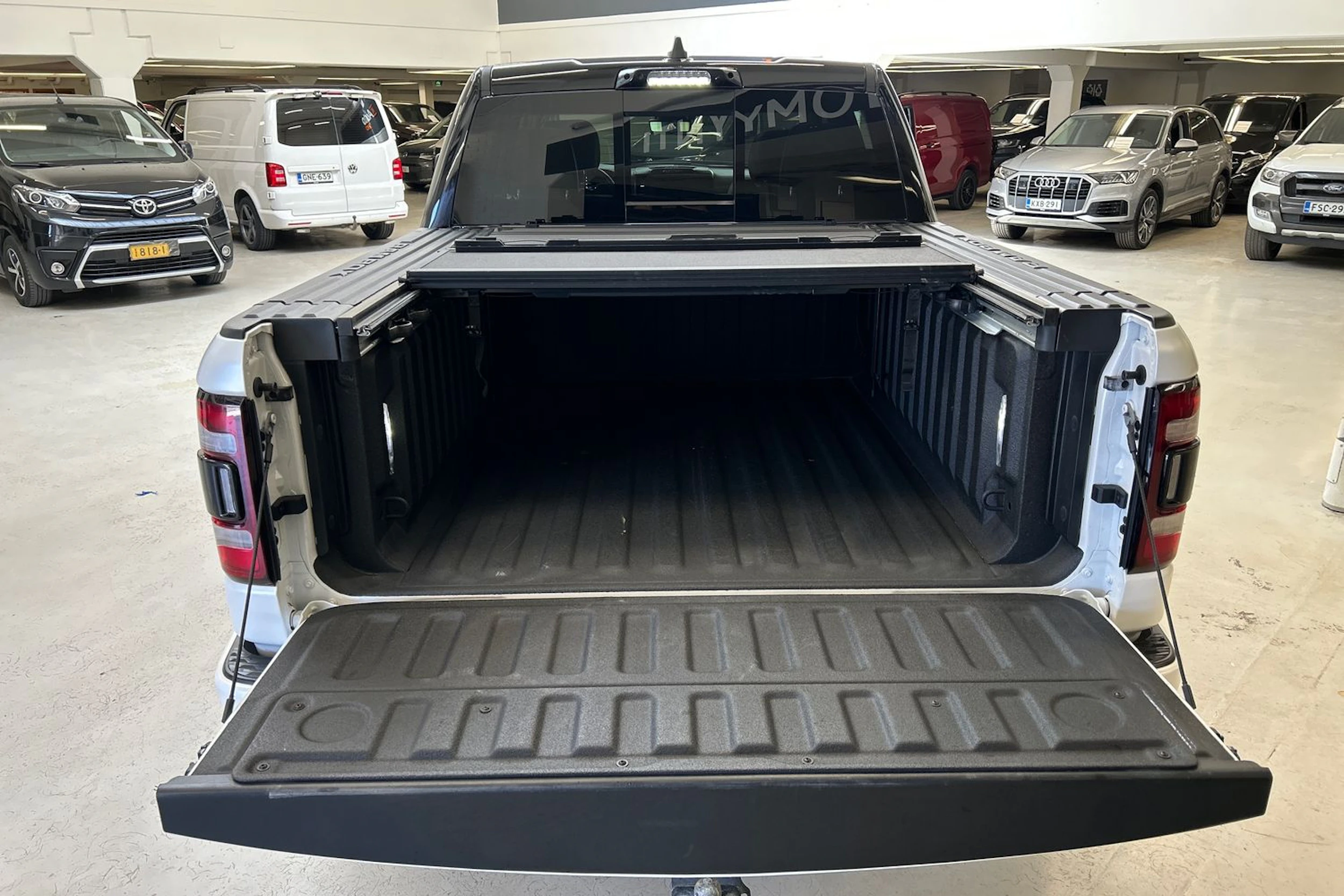 valkoinen Dodge RAM 2022 kuva 29.