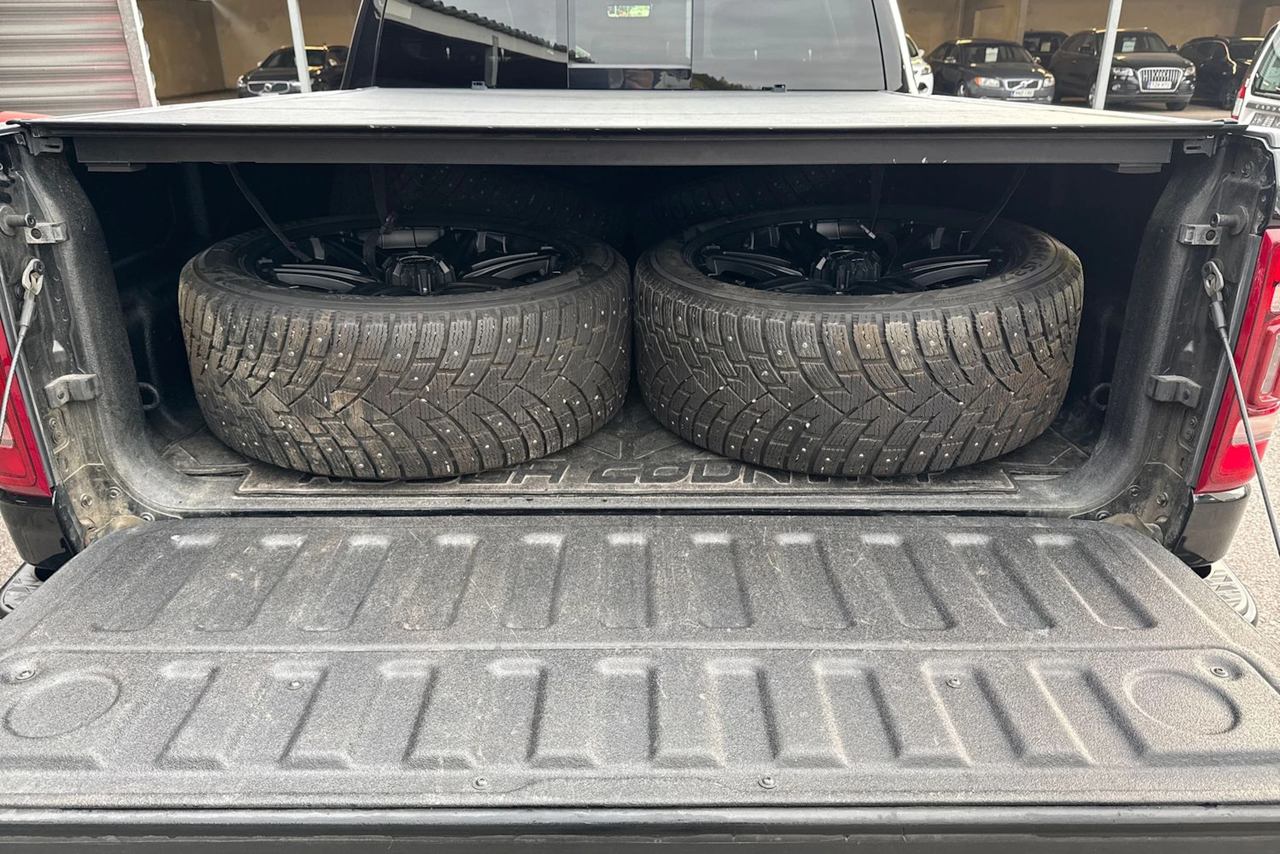 musta Dodge RAM 2022 kuva 4.