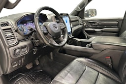 valkoinen Dodge RAM 2022 kuva 6.