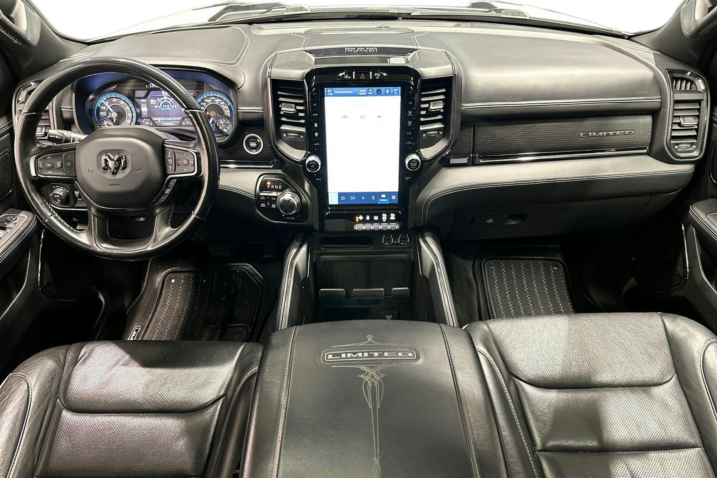 valkoinen Dodge RAM 2022 kuva 7.