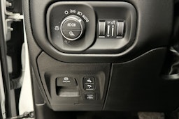 valkoinen Dodge RAM 2022 kuva 12.