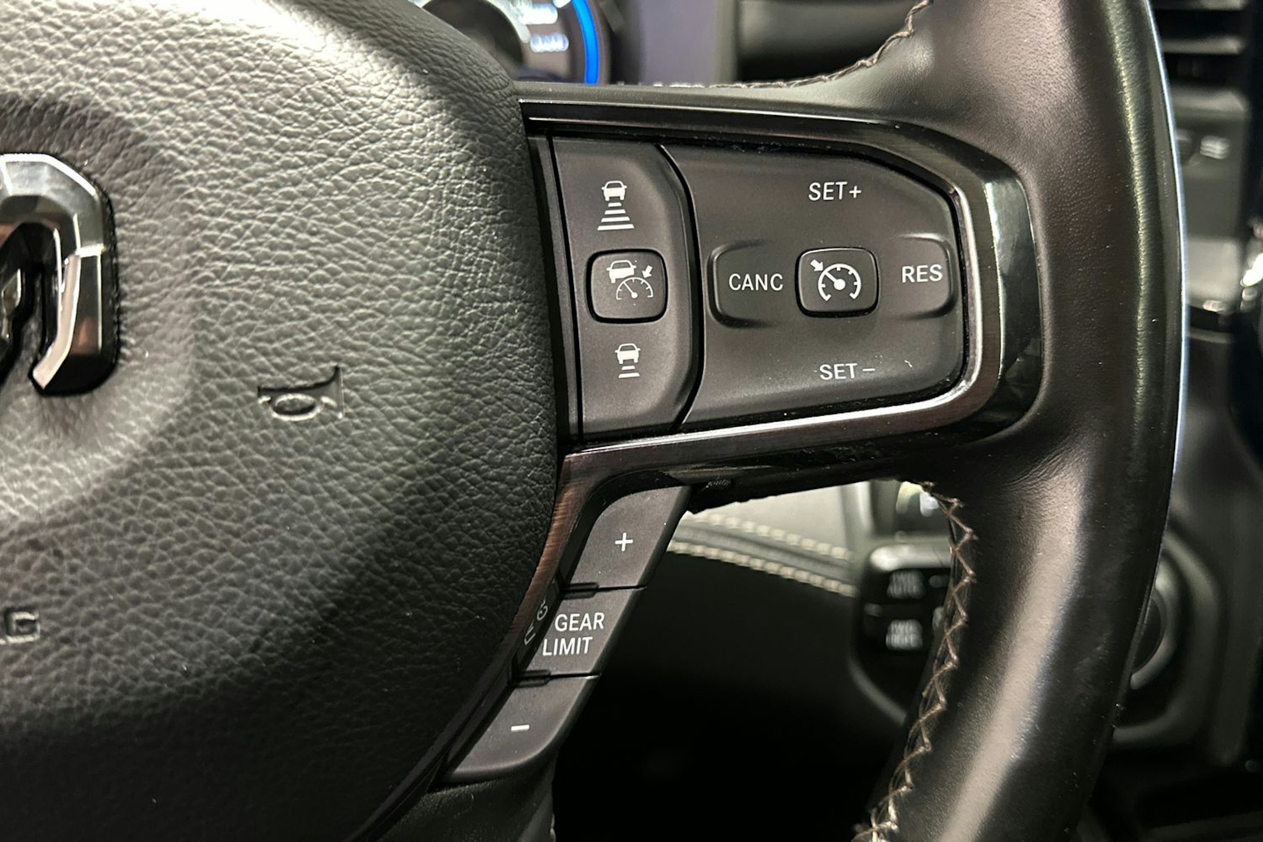 valkoinen Dodge RAM 2022 kuva 15.