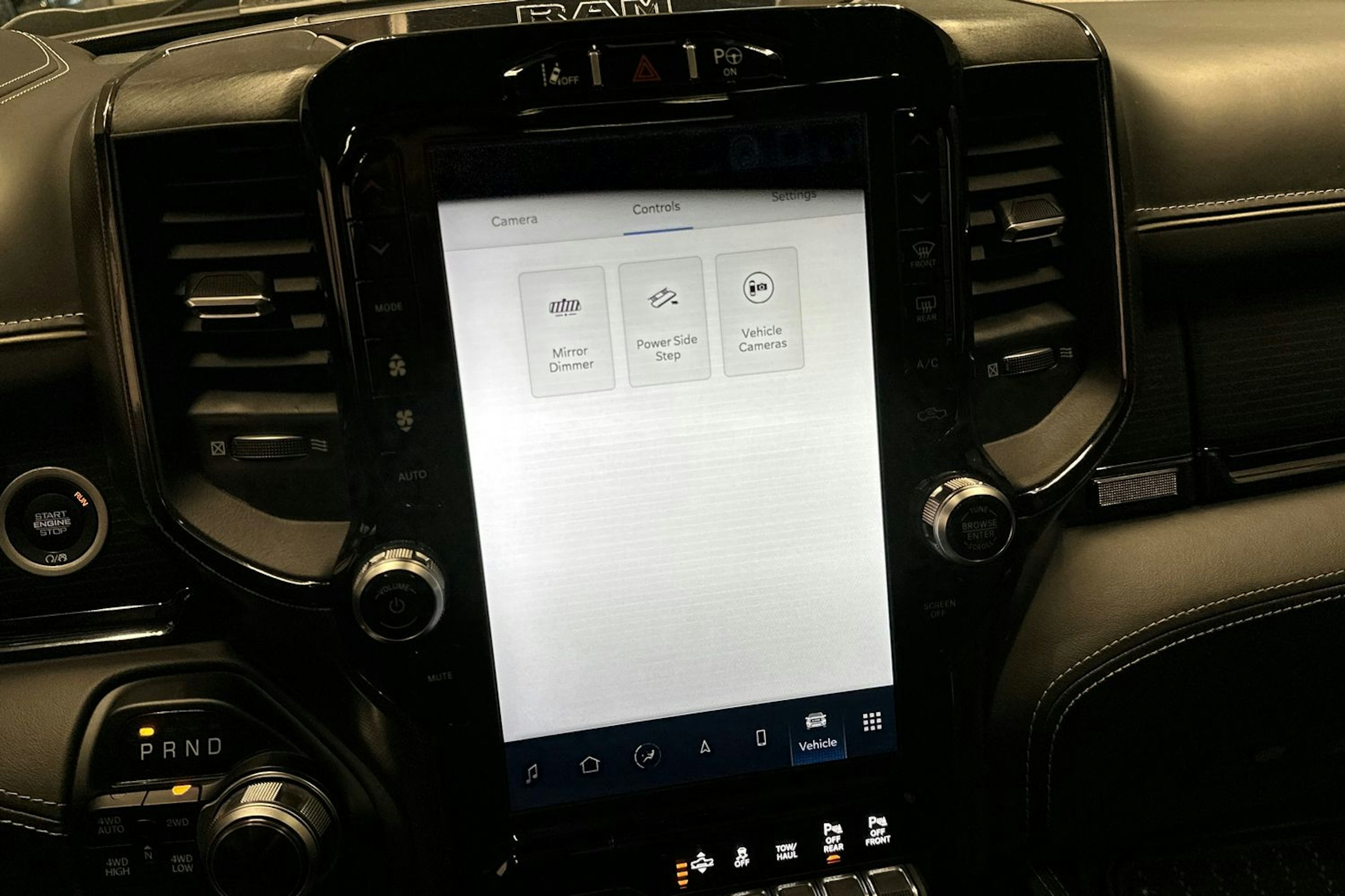 valkoinen Dodge RAM 2022 kuva 20.