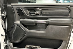 valkoinen Dodge RAM 2022 kuva 26.