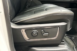 valkoinen Dodge RAM 2022 kuva 27.