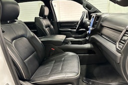 valkoinen Dodge RAM 2022 kuva 28.