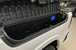 valkoinen Dodge RAM 2022 kuva 32.