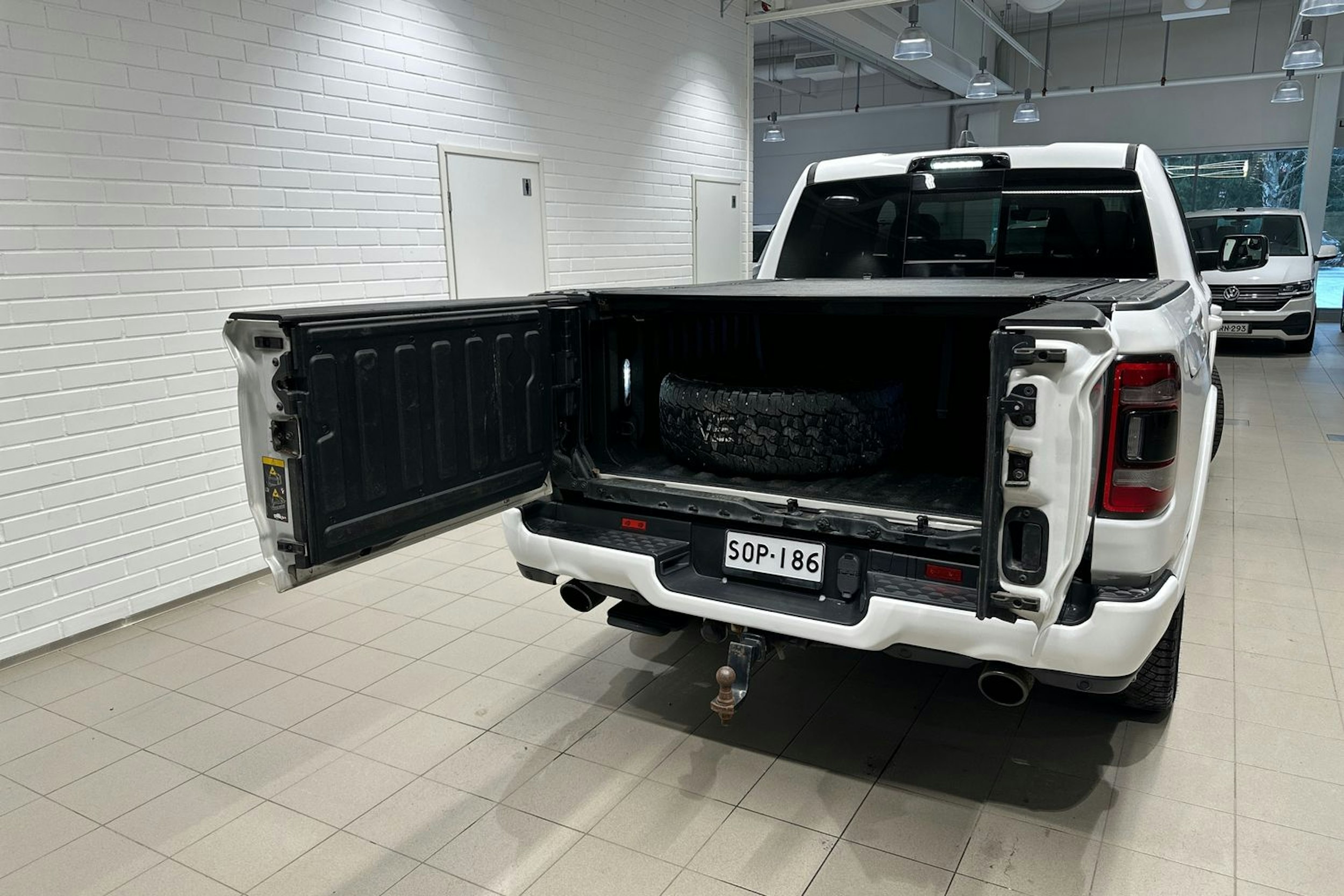 valkoinen Dodge RAM 2022 kuva 33.