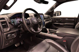 musta Dodge RAM 2023 kuva 8.