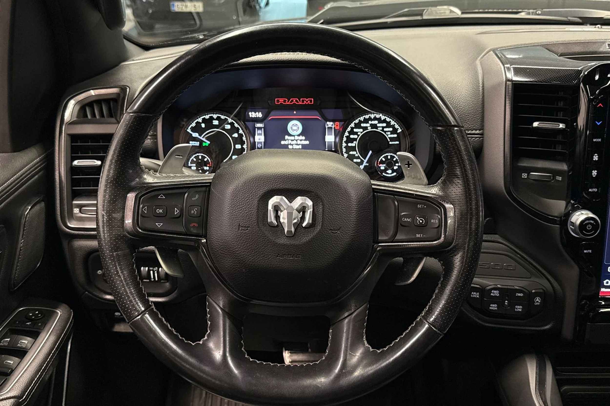 musta Dodge RAM 2023 kuva 15.