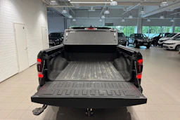 musta Dodge RAM 2023 kuva 17.