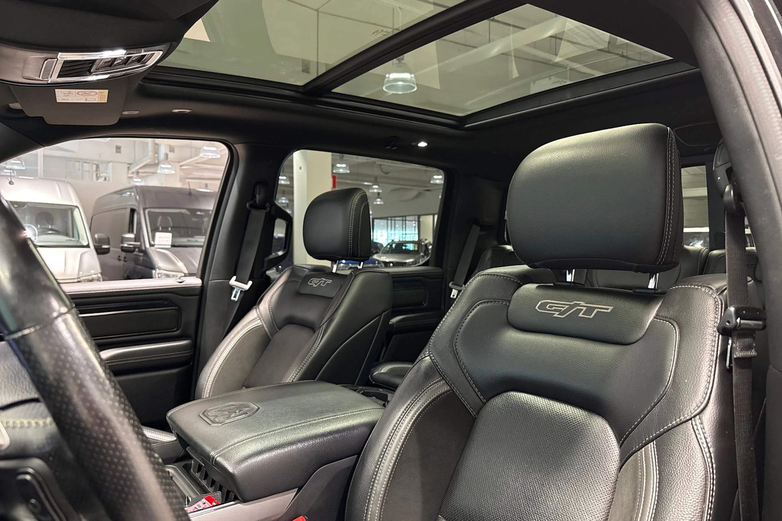 musta Dodge RAM 2023 kuva 27.