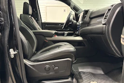 musta Dodge RAM 2023 kuva 29.