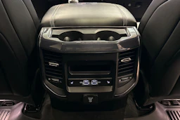 musta Dodge RAM 2023 kuva 31.