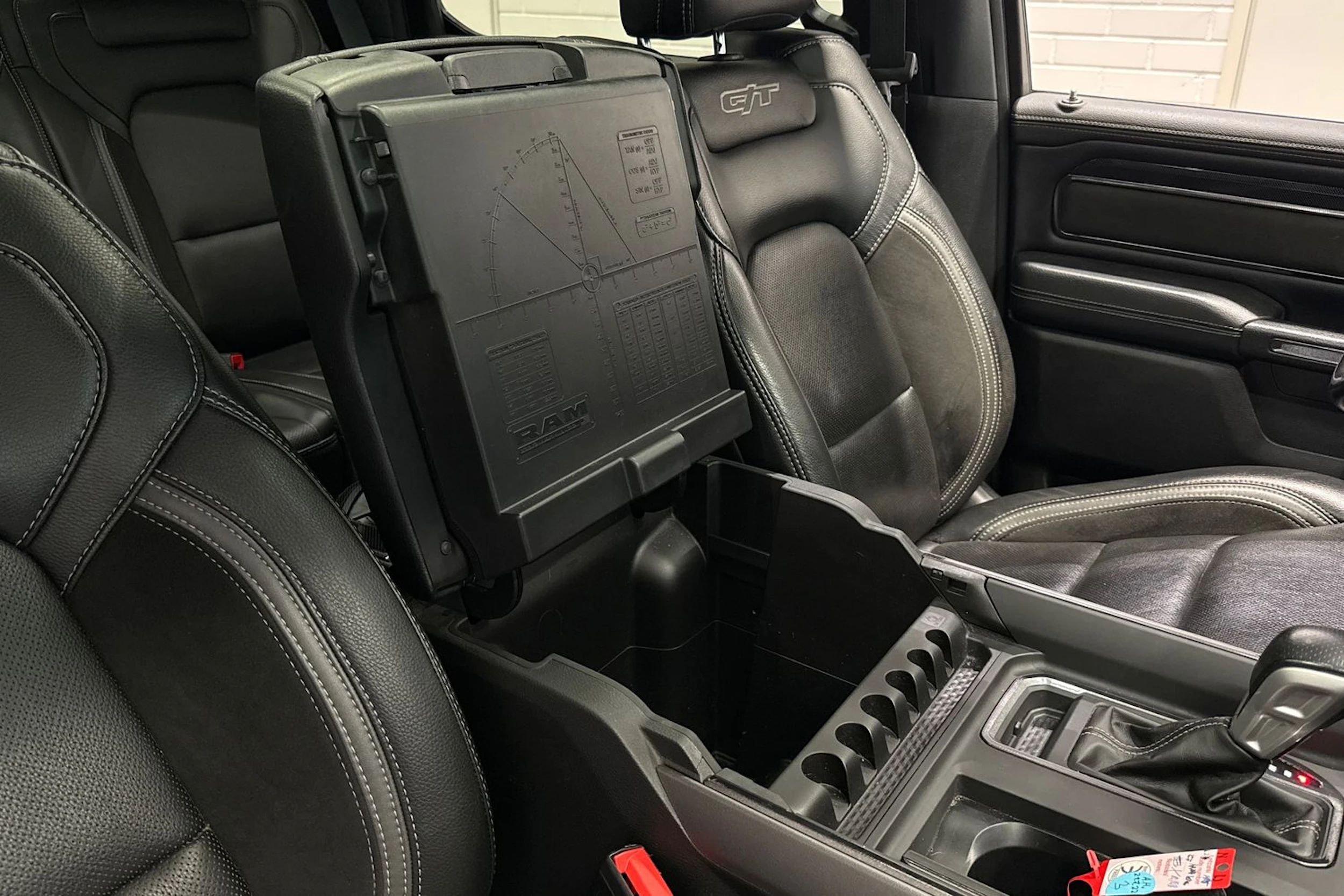 musta Dodge RAM 2023 kuva 35.