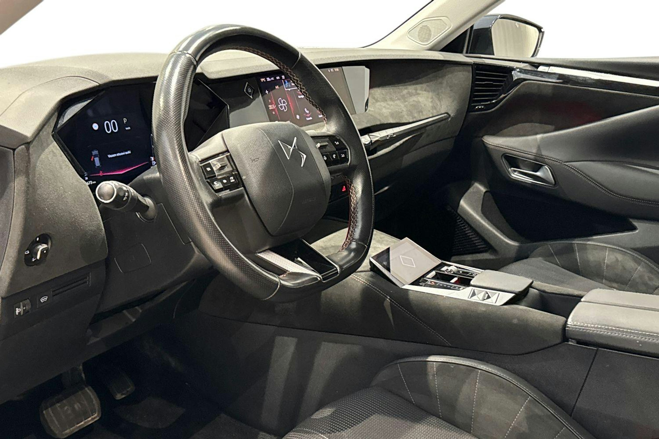 musta DS 4 2023 kuva 7.