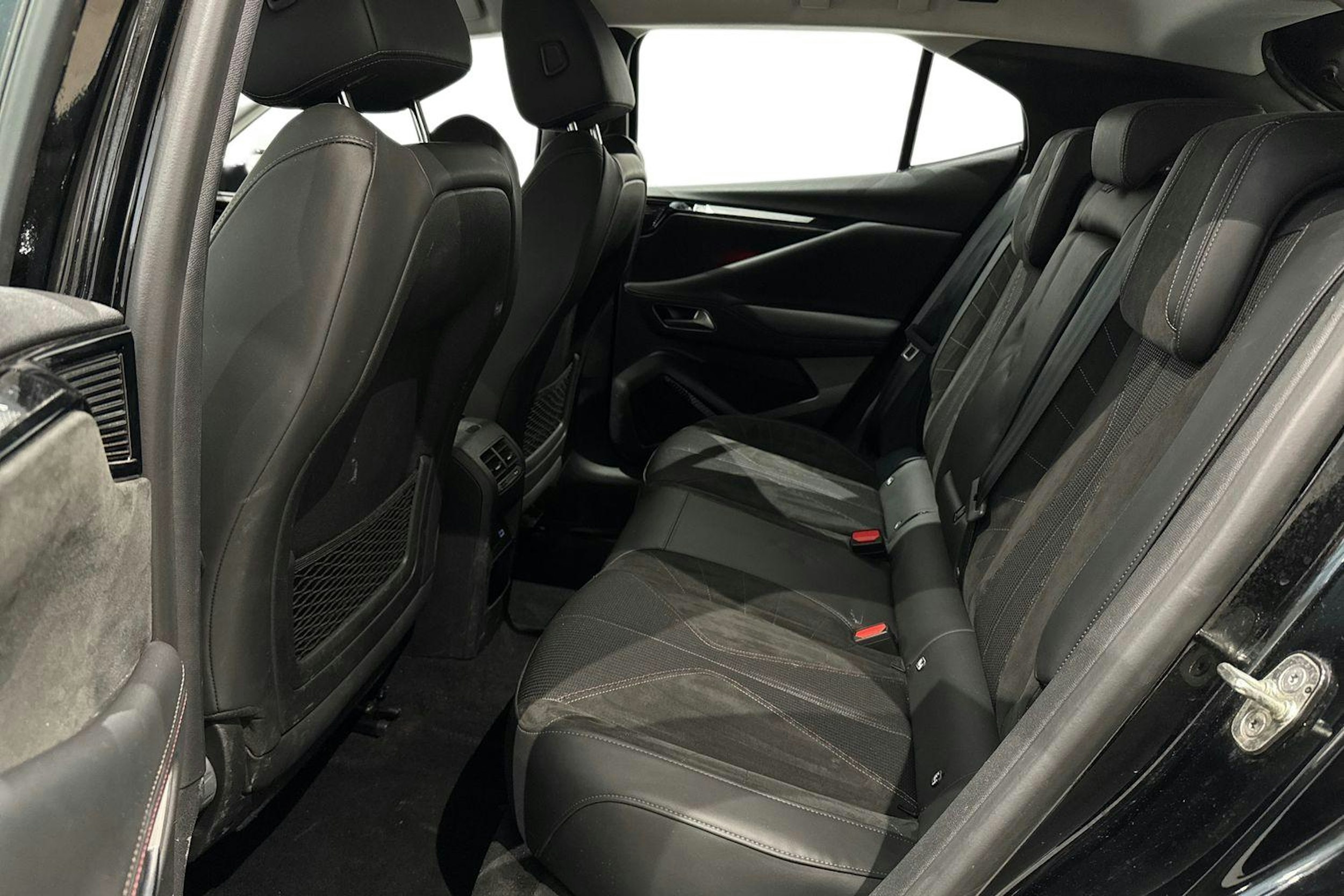 musta DS 4 2023 kuva 10.