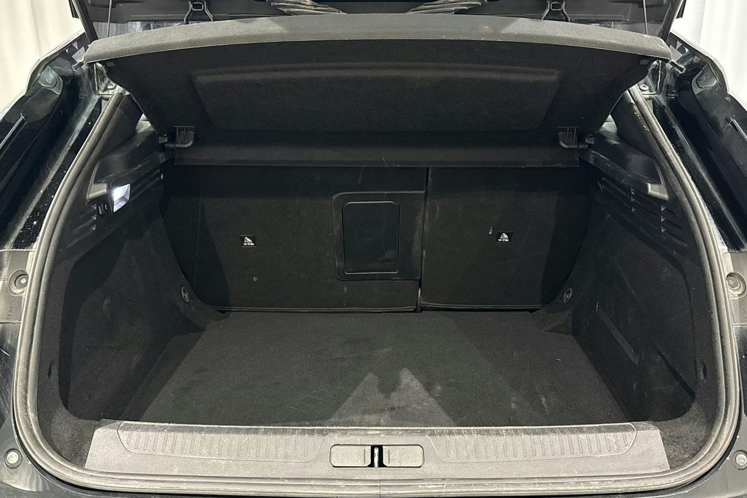 musta DS 4 2023 kuva 15.