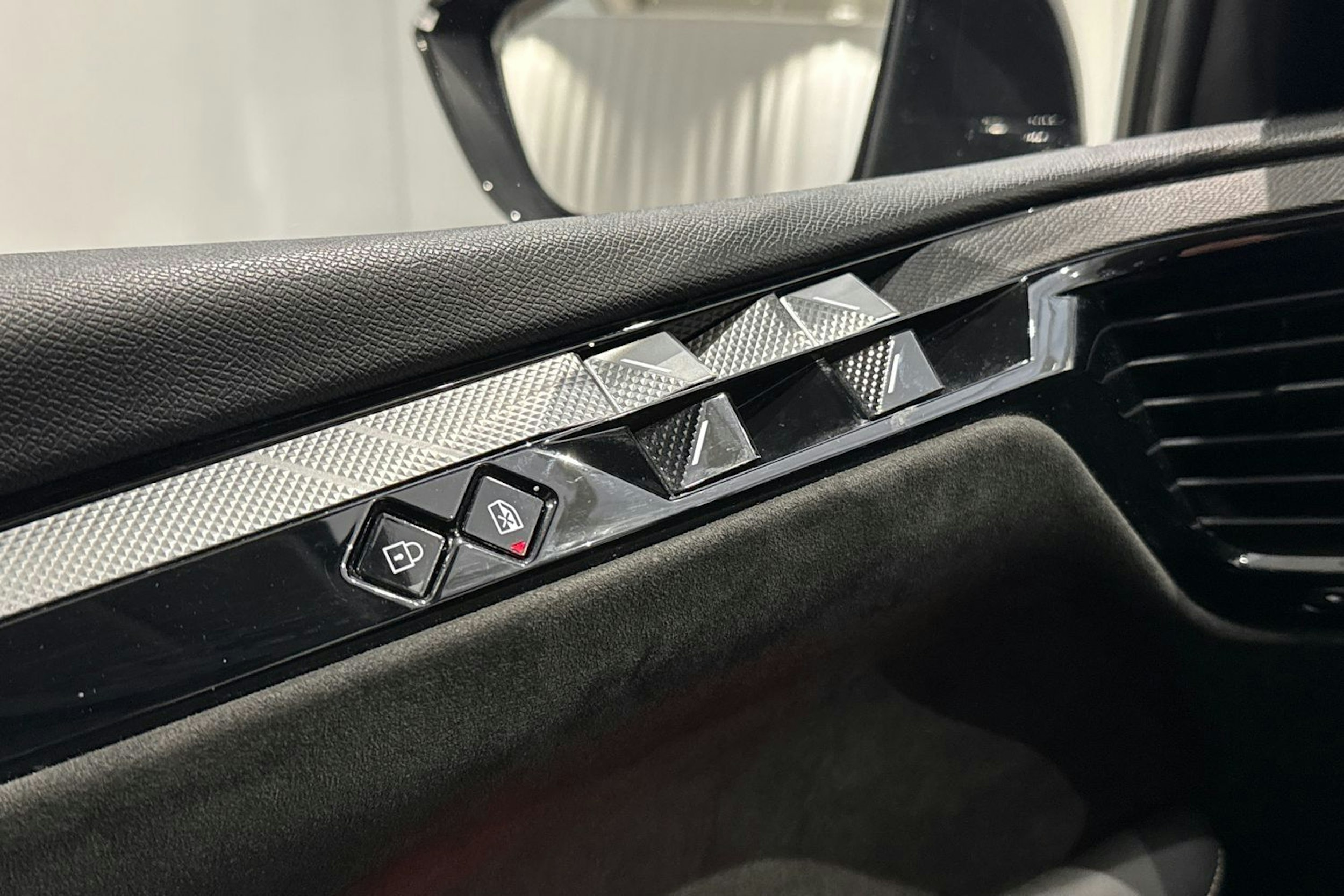 musta DS 4 2023 kuva 18.