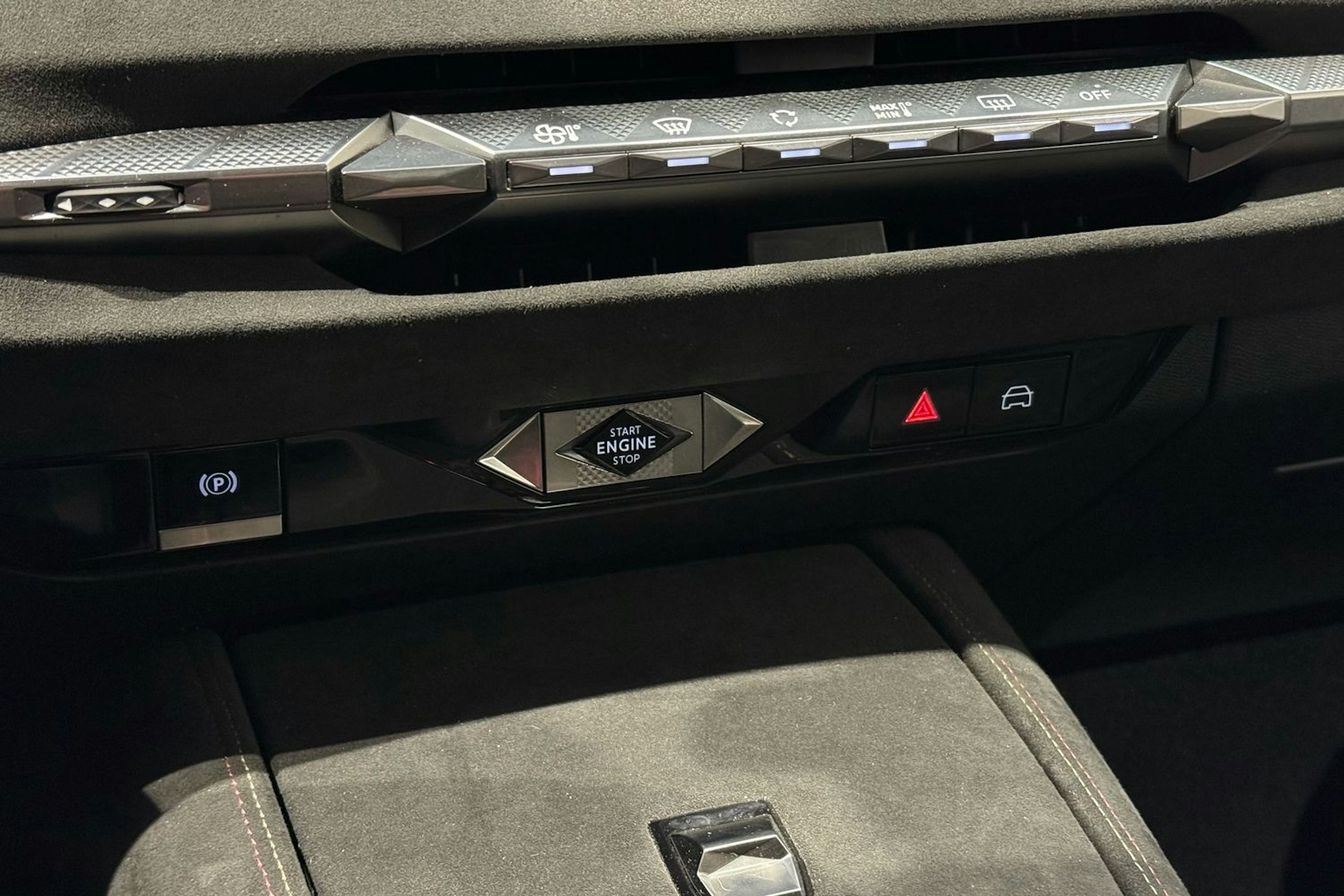 musta DS 4 2023 kuva 25.