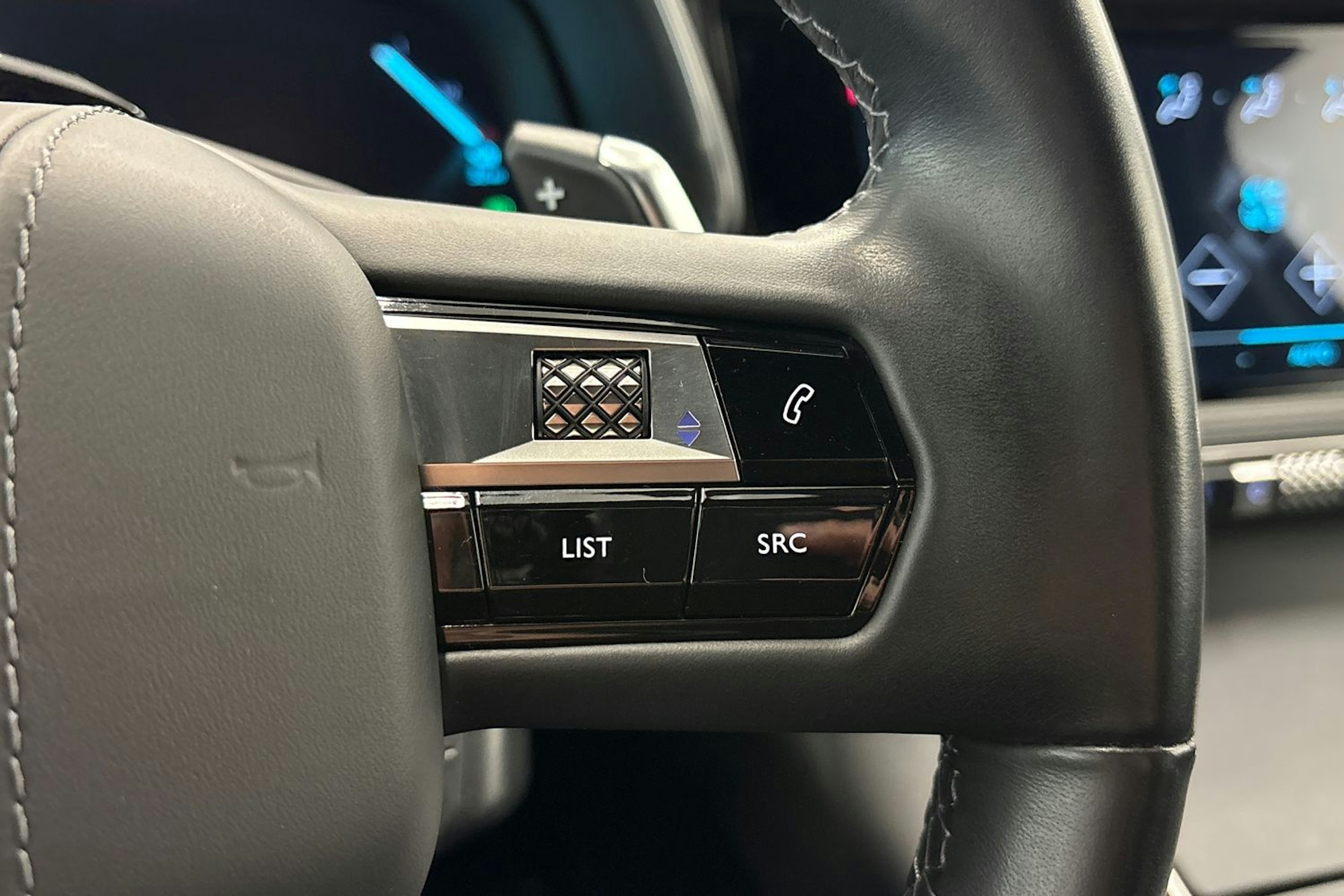 met. musta DS 7 Crossback 2020 kuva 19.