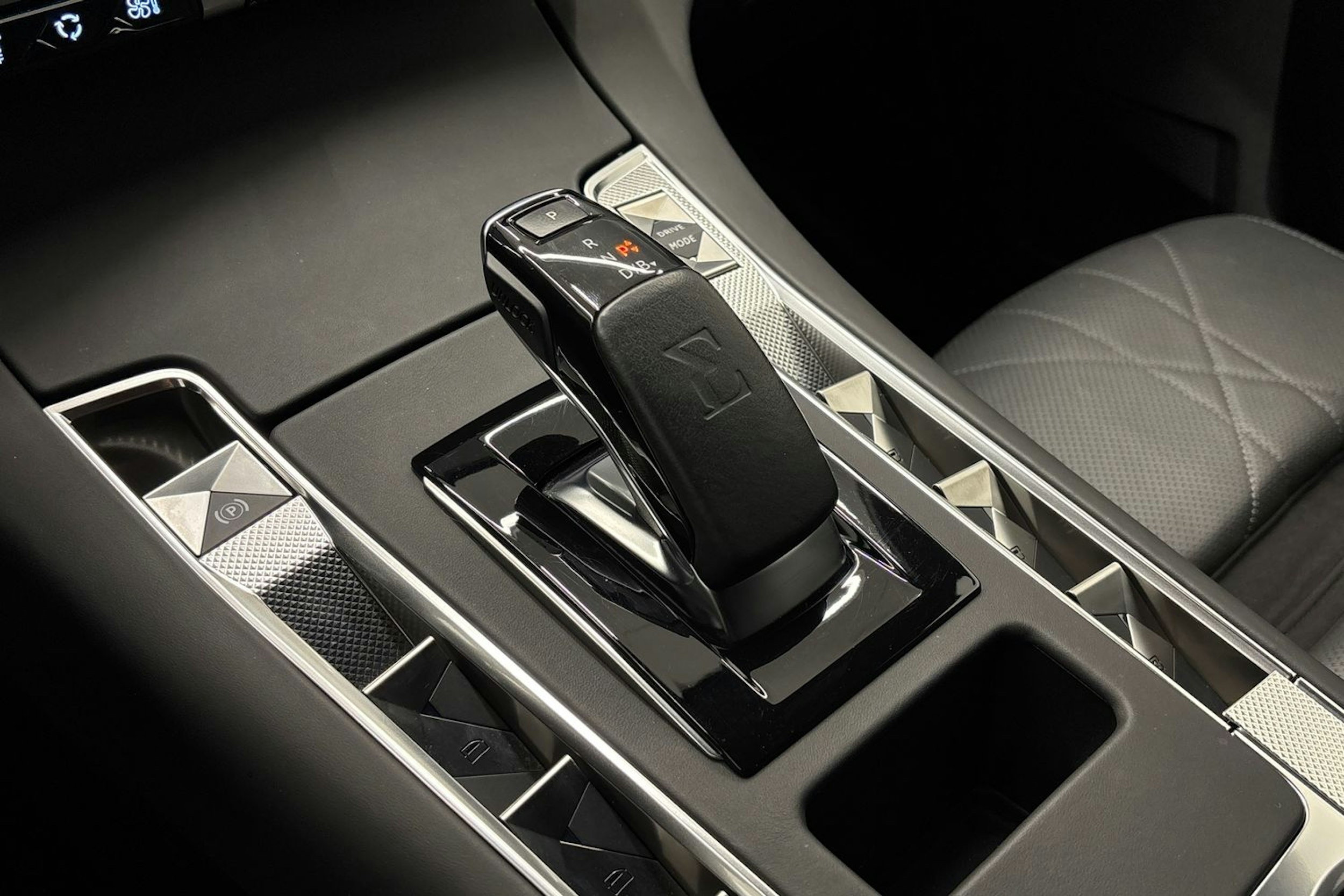 met. musta DS 7 Crossback 2020 kuva 29.