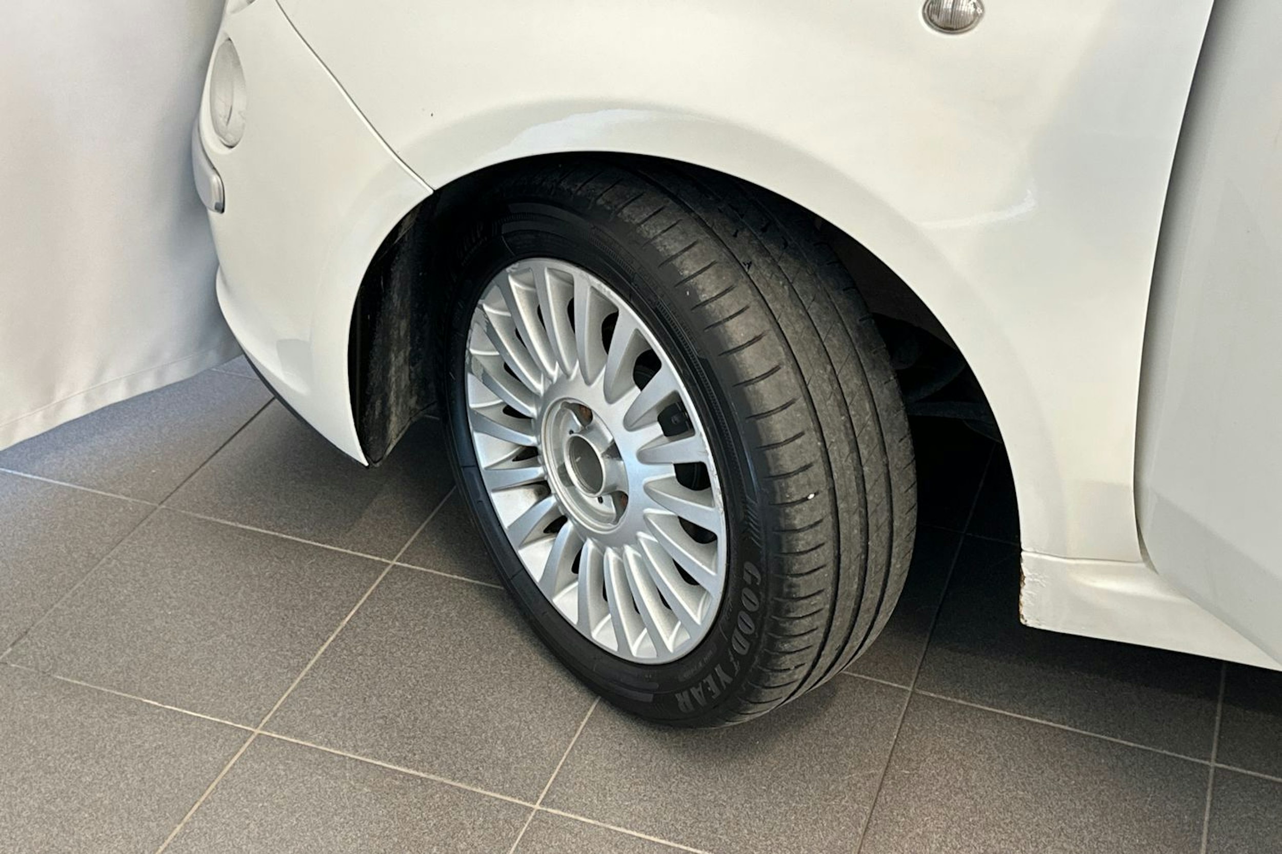 valkoinen Fiat 500 2008 kuva 10.