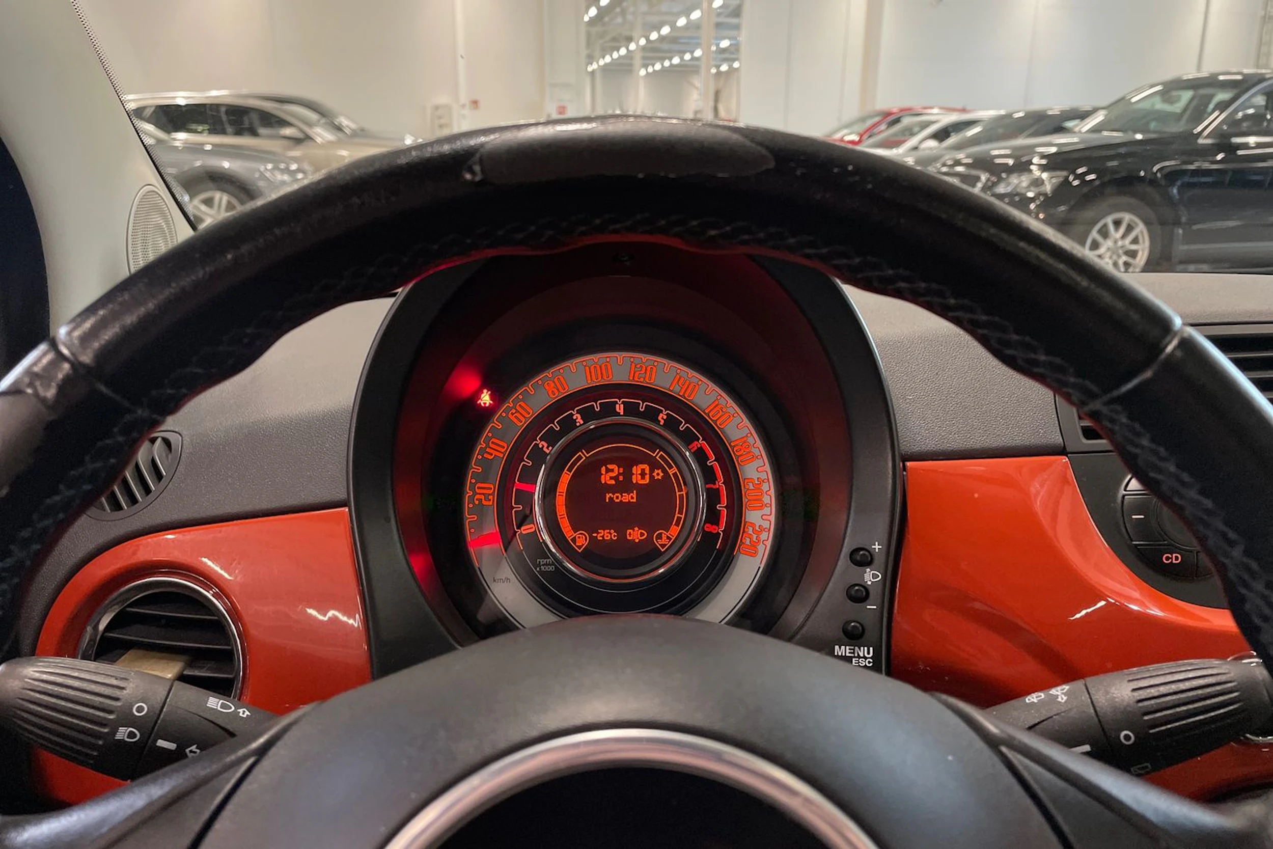 oranssi Fiat 500 2008 kuva 16.