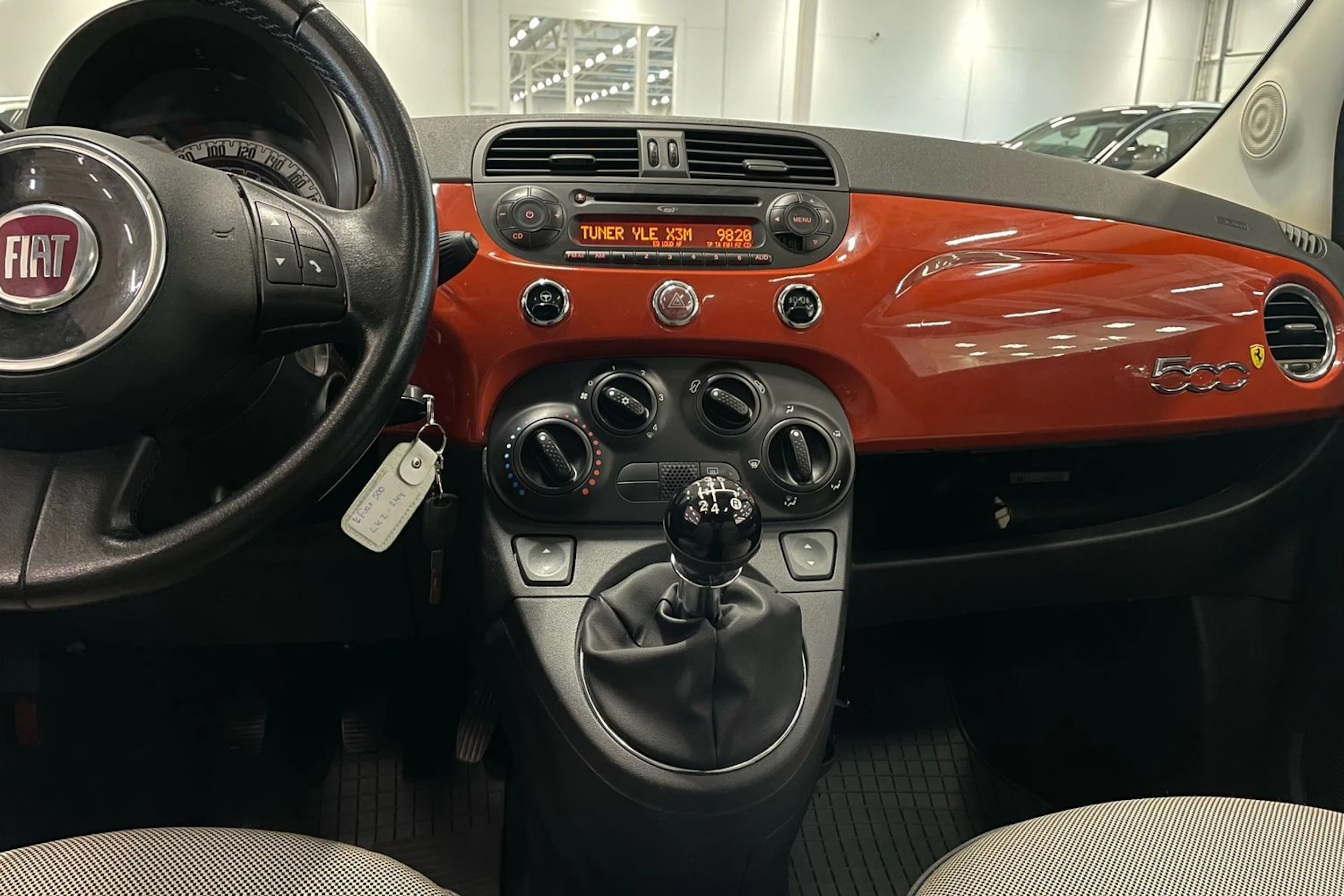 oranssi Fiat 500 2008 kuva 18.