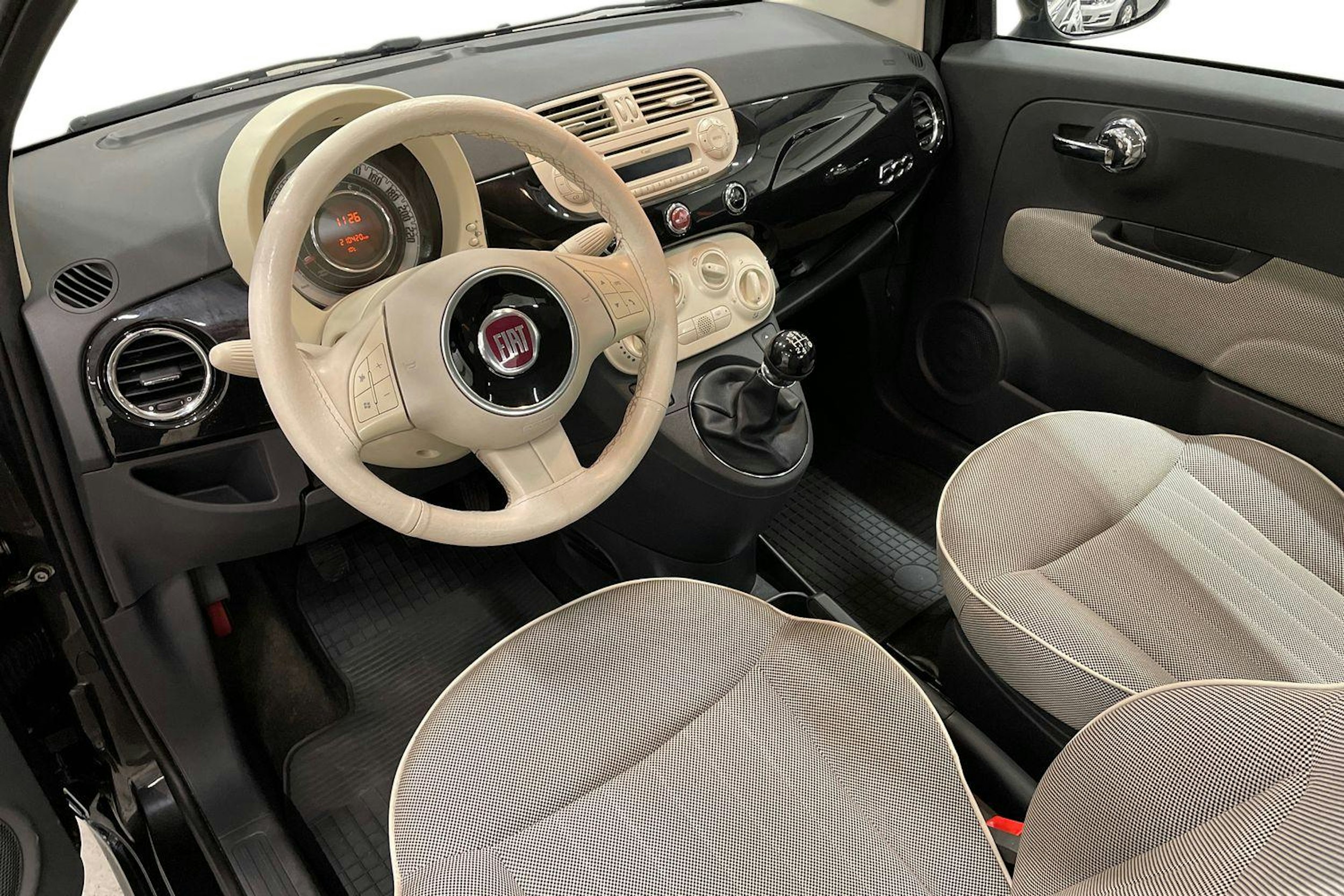 musta Fiat 500 2009 kuva 7.